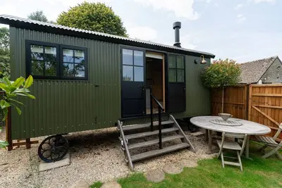 Image de Quaint shepherd's hut with beautiful views of the Cotswold countryside - The Sheiling