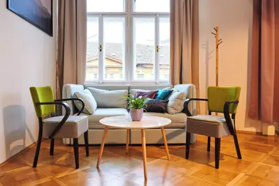 Image de Two Bedroom Lesser Town Apartment with a balcony\n