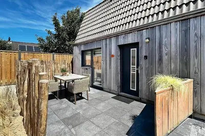 Image de Four-person holiday home with a beautiful location near the beach and dunes