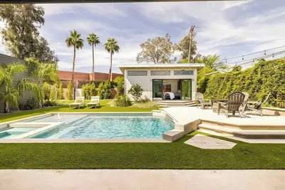 Image de Luxe Home w/Private Casita, Htd Pool, Spa, Sauna, Swim Machine