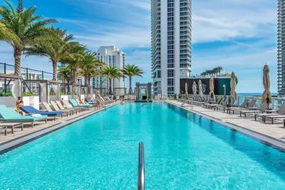 Image de Stunning High-Floor City View 1br Hyde Beach House