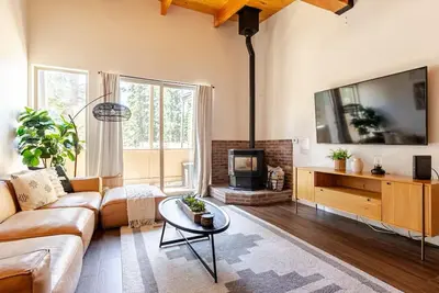 Image de Remodeled 2 Bedroom Home Near Slopes, Village, and Bike Path! Pet friendly!