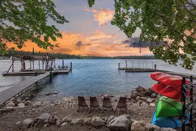 Image de Waterfront Retreat | Kayaks | Beach & Elevated Lakeview Deck