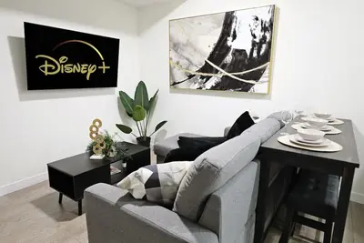 Image de Elegant Escape w/King Bed|Long Stays|Wem|Disney+