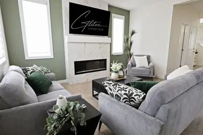 Image de Elegant Retreat: 4 King/3 Queen|Sleeps 14|Near Wem