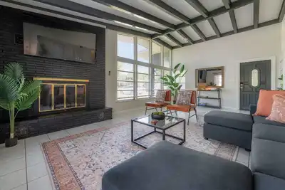 Image de Buccaneer's Retreat - Mins from R/J Stadium