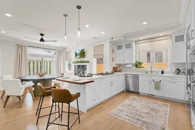 Image de New High-end Tri-level Home in Cherry Creek North