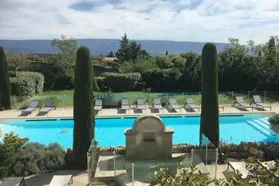 Image de Appartement au 1er Étage D'un Bastidon Situé Dans une Résidence Avec Piscine