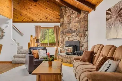 Image de Rustic Cottage Snow Summit