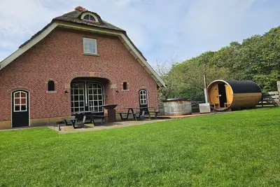 Image de Geräumiges Ferienhaus für 16 Personen mit Whirlpool und Sauna