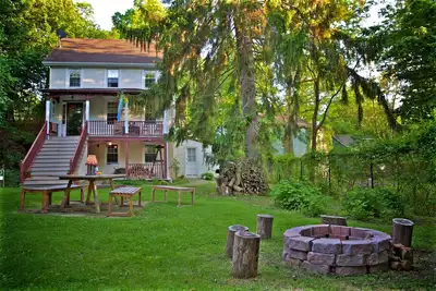 Image de Escape Nyc! Prime Beacon Home •Walkable to all! Steps off Train to Main St & Dia