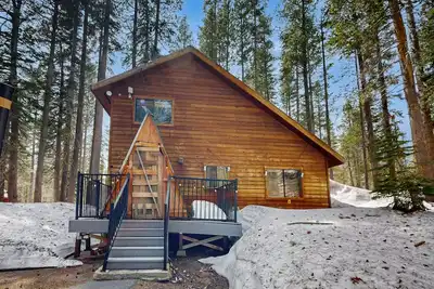 Image de Serene cabin: cozy, dog-friendly retreat w/modern amenities & rustic charm