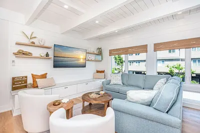 Image de Coastal Crush - Steps to a Private Beach! Roof Deck Lounge! Fall Getaway Dates!