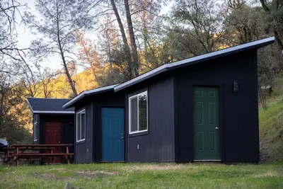 Image de Private, peaceful cabin's on the Bear River. Pets welcome!