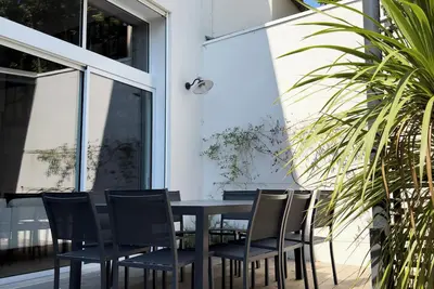 Image de Maison coeur de ville avec garage. Idéale pour les familles et les sportifs!