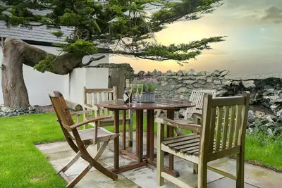 Image de The Gun Room - an on the beach that sleeps 4 guests in 2 bedrooms