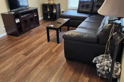 Image de 3 bed 2 bath; walk-in shower; pet friendly;
