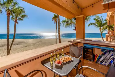 Image de Newly Remodeled, Great Views, Beachfront!