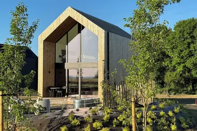 Image de Lodge pour 2 avec bain à remous et foyer
