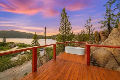 Image de Luxe Lakefront Cabin w/ Hot Tub, Game Room, Boat Dock.