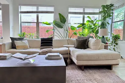 Image de Lovely Lower Greenville home, backyard firepit, dedicated office space