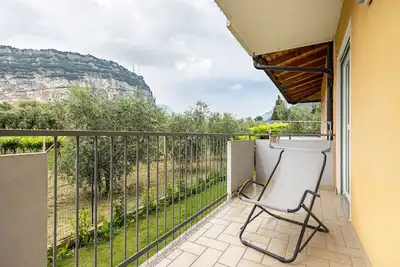 Image de Appartement 'N 3 Appartamento Arancio' avec vue sur la montagne, jardin partagé et balcon