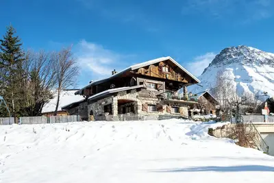 Image de Appartement 'Chalet -Les Aiguilles- Rdc' avec vue sur les montagnes, terrasse et jardin