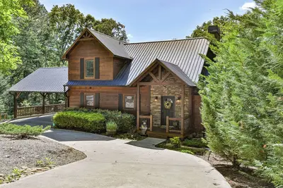 Image de 5-Star, Dog friendly, fence, hot tub, fire pit, tri-level, screened deck, piano!