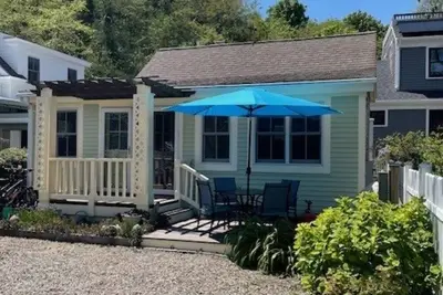 Image de Freestanding West End Cottage on Private Lane near Beach w/ Parking