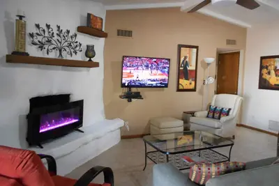 Image de Spacious Light Filled 3 bd/2 ba Patio Home, No Stairs, Htd Pool/Spa, Quiet, Safe