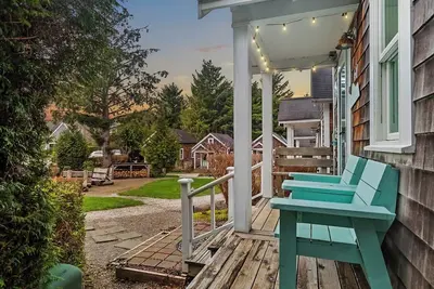 Image de Cozy Seabrook Cabin- Private Yard & HotTub, Dogs Ok, 15min. walk to town & beach