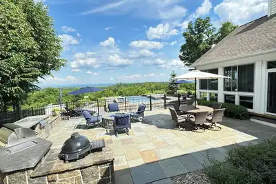 Image de Unrivaled Track Season Rental in Saratoga Springs, Ny! Only 5mi to the RaceTrack