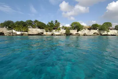 Image de Private oceanfront vacation home on a cliff above the Caribbean Sea