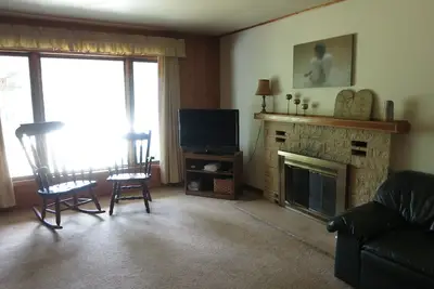 Home Away From Home\nQuiet surroundings\n15 minutes from downtown Milwaukee