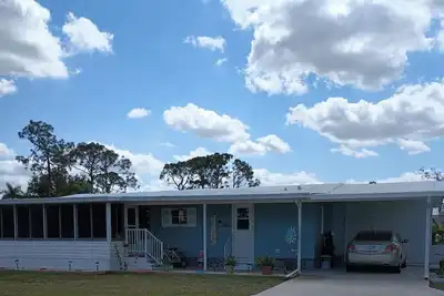 Image de Located in southwest Florida, close to a vibrant downtown, and sandy beaches!