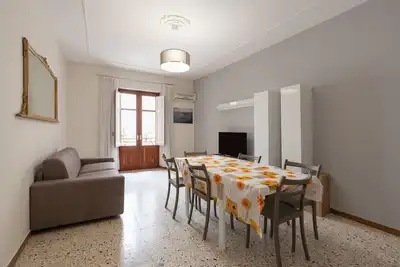 Image de Appartement 'Casa Vacanza Top 11 Primo Piano' avec terrasse privée, balcon et climatisation