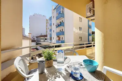 Image de Appartement 'Apartamento Praia Da Rocha' avec balcon, Wi-Fi et climatisation