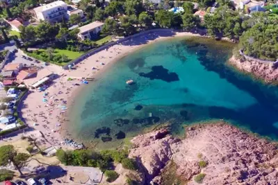 Image de Studio 'L'Esterel' avec piscine partagée, Wi-Fi et climatisation