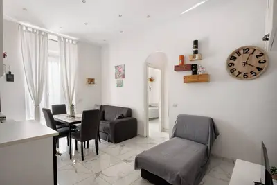 Image de Appartement 'Whiteandblacknapoli' avec balcon, Wi-Fi et climatisation