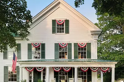 Image de Stay at the Historic Walker House!