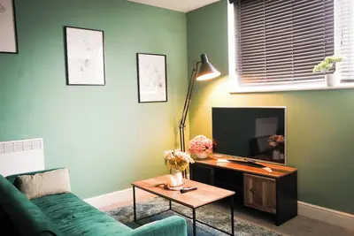 Image de 40percent off monthly \/2 bedroom apt \/ city centre