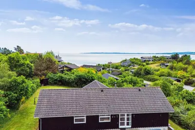 Image de \"Edo\" - 250m from the sea by Interhome