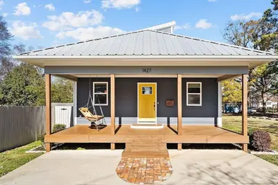 Image de Updated 2 Floor Central Downtown Raleigh Home