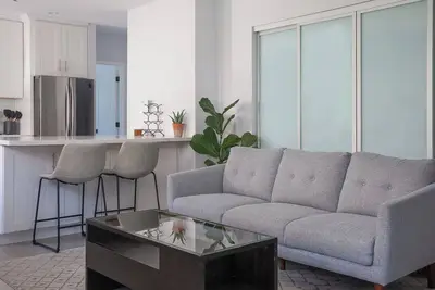 Image de Centrally Located, Clean and Modern Home in South Pasadena
