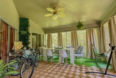 Image de Family Tropical Oasis: 15 mins From Beach