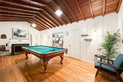 Image de Elegant 4-Bedroom with Courtyard - Wil- Bev