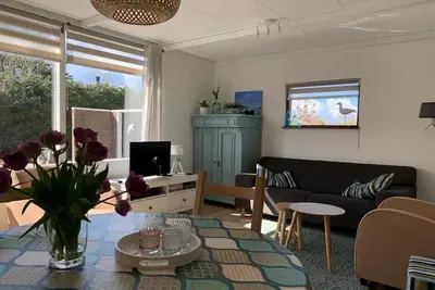 Image de Nieuw in de Verhuur! 3 Slaapkamers, 5 Personen, Wifi, Heerlijke Tuin