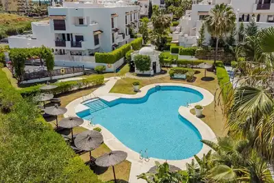 Image de 36. Golf Hills Estepona, padelcourt and a big private garden
