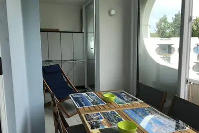 Image de Appartement rénové 3 pièces, 6 couchages, proche plage et port, avec loggias et parking à La Grande-Motte