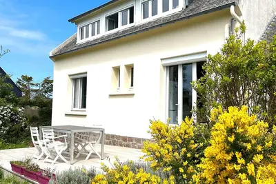 Image de Charmante maison rénovée à Trébeurden avec jardin clos, terrasse et parking, à 1km de la mer
